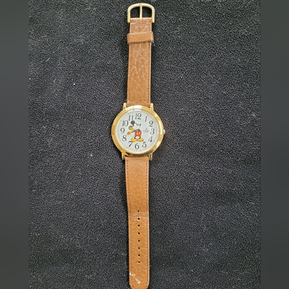 Disney Mickey Mouse  Vintage 1980\'s Lorus Watch with Brown Leather Strap
